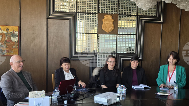 Основният фокус на програма „Домино 2“ е бизнесът да бъде активен и равностоен партньор в професионалното образование, каза Васил Радойновски във Видин