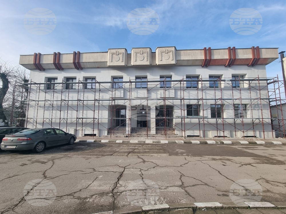 В Гулянци се ремонтира сградата на Общинския съвет със средства от Плана за възстановяване и устойчивост