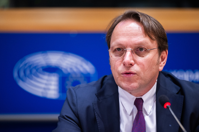 Еврокомисар отрече пред ЕП да е бил замесен в шпионаж срещу европейските институции