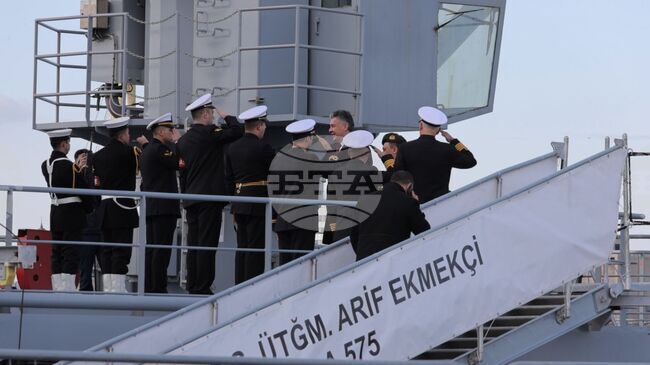 Турският военен кораб „Айвалък" акостира в Бургас за осмата активация на Противоминната военноморска група в Черно море 