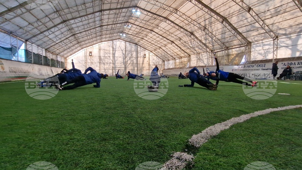 Отложиха мача между Балкан Ботевград и Струмска слава Радомир заради влошени метеорологични условия