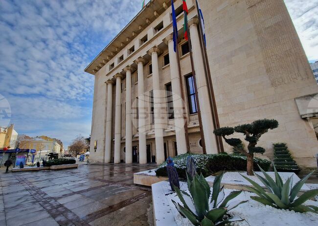 Кметът на Бургас предлага месечни лимити за приходите и разходите на Общината заради неприетия държавен бюджет