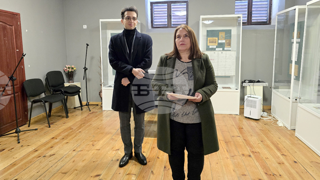 Изложбата „Алеко и неговите връстници“ е подредена в родната къща на писателя, в Свищов