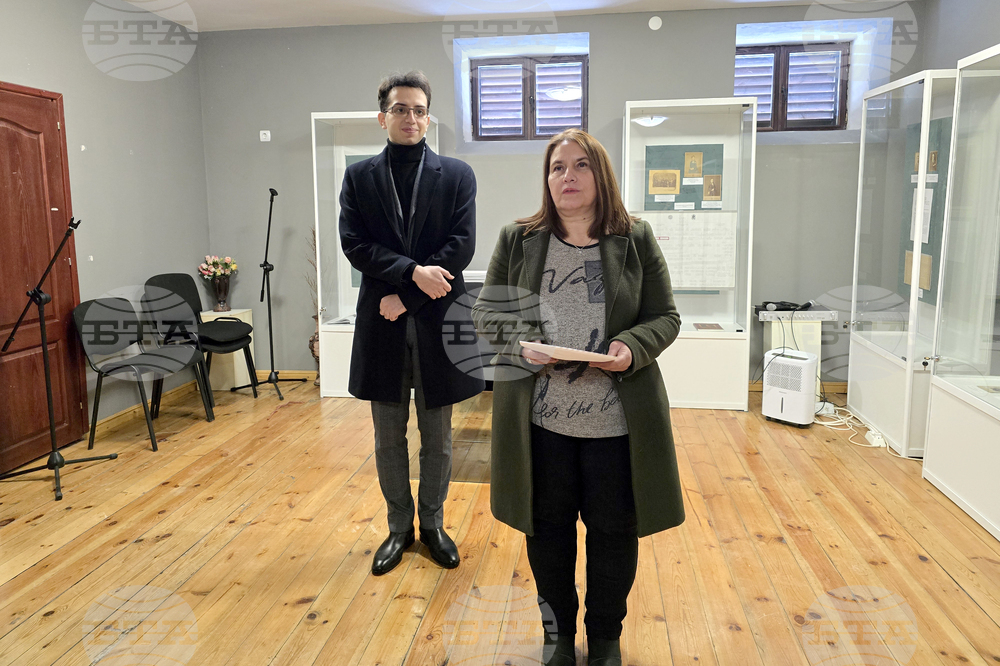 Изложбата „Алеко и неговите връстници“ е подредена в родната къща на писателя, в Свищов