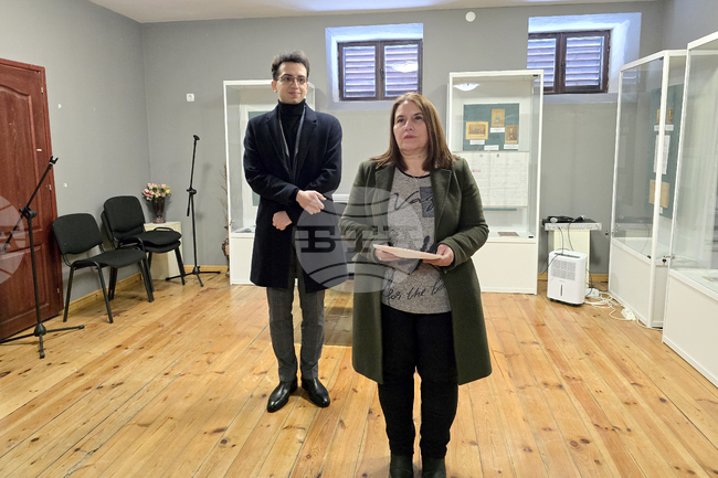 Изложбата „Алеко и неговите връстници“ е подредена в родната къща на писателя, в Свищов