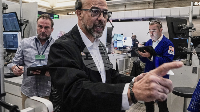 Търговията на Уолстрийт започна с повишение и за трите водещи индекси