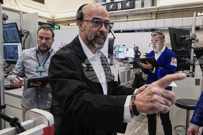 Търговията на Уолстрийт започна с повишение и за трите водещи индекси