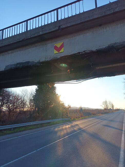 АПИ: Надлезът по път I-6 Казанлък – Сливен в района на с. Чинтулово е обезопасен и движението по първокласния път e сигурно