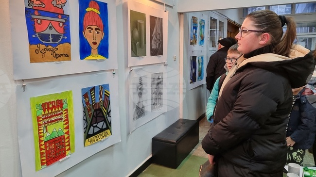 Изложба с рисунки на деца от творческо ателие „Рисувална“ показват в Монтана