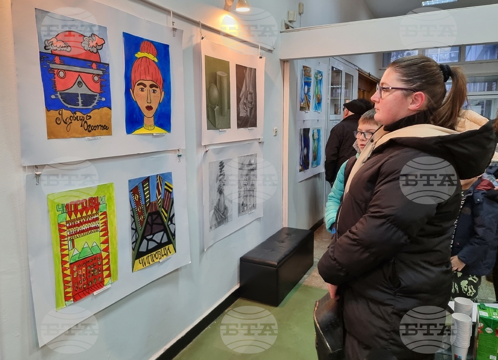 Изложба с рисунки на деца от творческо ателие „Рисувална“ показват в Монтана