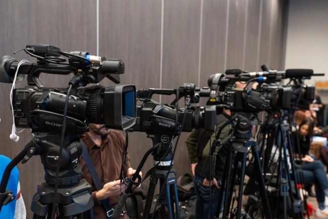 МИНА: През 2025 г. са извършени 28 нападения срещу работещи в медиите в Черна гора