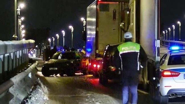 Областна администрация Русе: Възстановиха движението по Дунав мост след катастрофа в румънския участък на съоръжението тази вечер