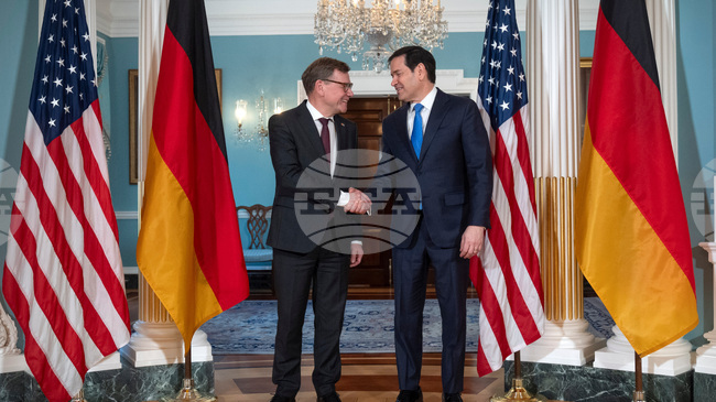 Съюзниците от НАТО трябва да работят заедно, заяви германският външен министър след среща с американския си колега