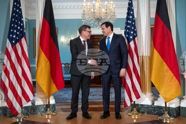 Съюзниците от НАТО трябва да работят заедно, заяви германският външен министър след среща с американския си колега