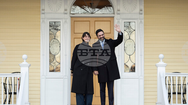 Кметът на Ню Йорк получи от шотландското правителство т. нар. бебешка кутия с помощ за новородени, каквато получават родителите в Шотландия