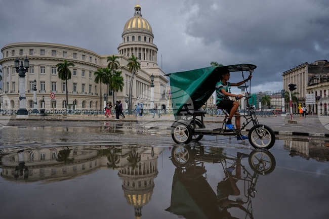 APTOPIX Cuba Daily Life