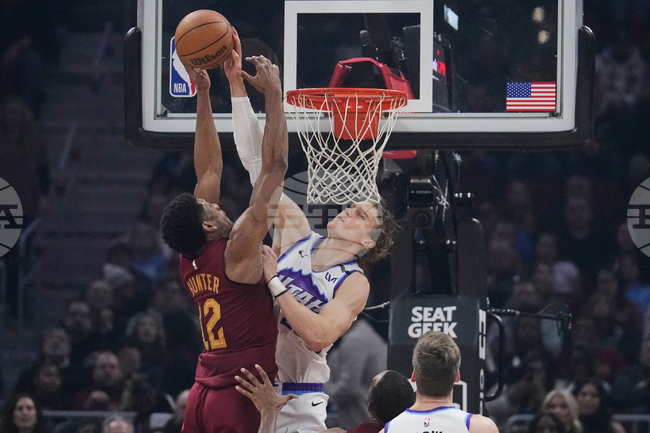 APTOPIX Jazz Cavaliers Basketball