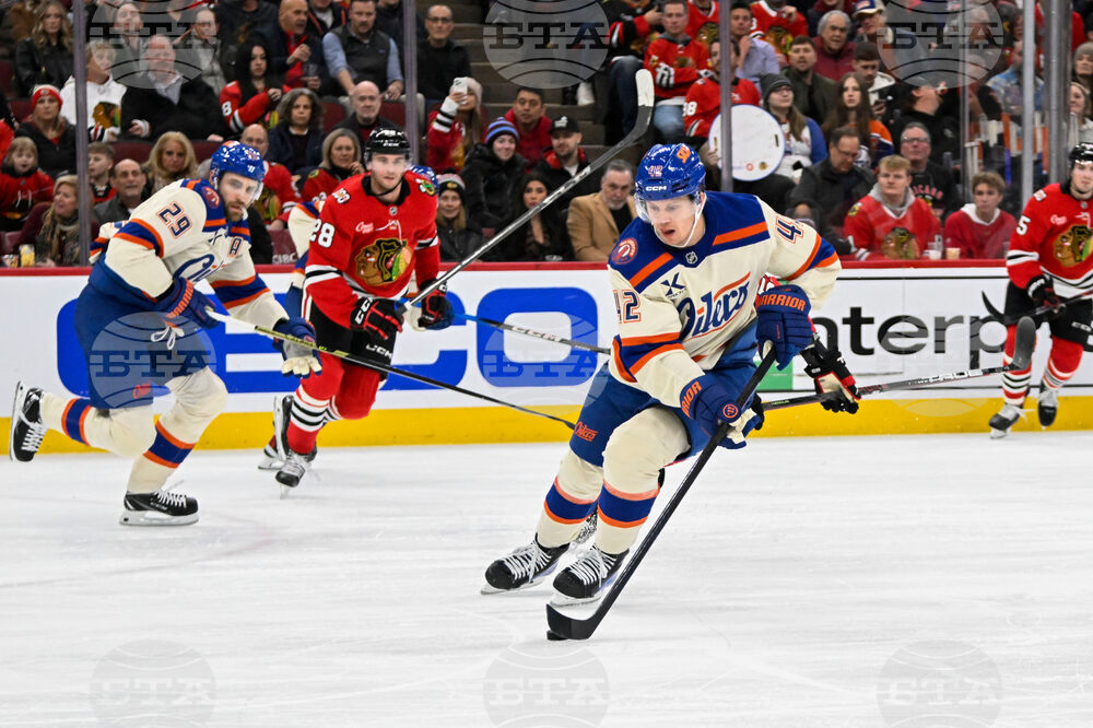 Oilers Blackhawks Hockey