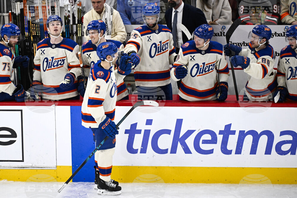 Oilers Blackhawks Hockey
