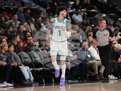 Hornets Clippers Basketball