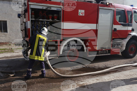 Пожар горя в мазе на къща в Свищов.