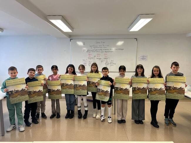 Деца от клуб „Млади възрожденци“ към училище „Паисий Хилендарски“ в Памплона получиха подаръци от Общобългарския комитет „Васил Левски“