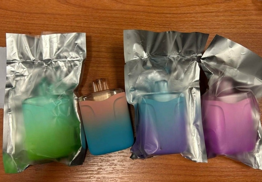 Контрабандни електронни цигари и устройства за тях задържаха митническите служители на МП Летище София