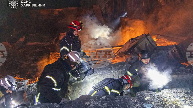 Най-малко 13 души са ранени при масирани руски бомбардировки на Киев и Харков