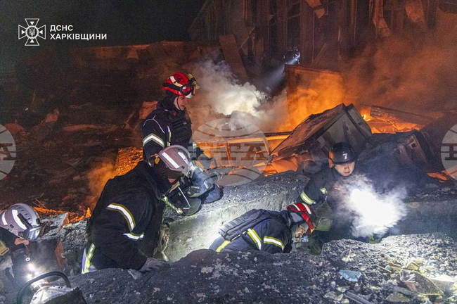 Най-малко 13 души са ранени при масирани руски бомбардировки на Киев и Харков