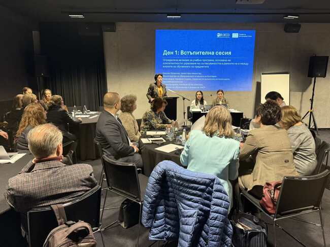 Експерти от Организацията за икономическо сътрудничество и развитие подпомагат МОН в разработването на нови учебни програми