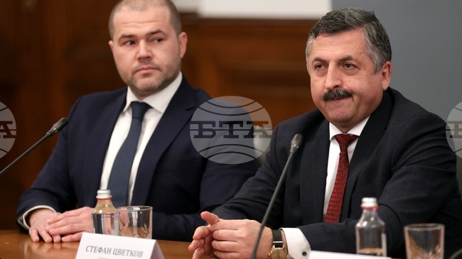 Надрасканите евробанкноти не се възмездяват, а се задържат, съветваме търговците да не ги приемат, каза главният касиер на БНБ Стефан Цветков