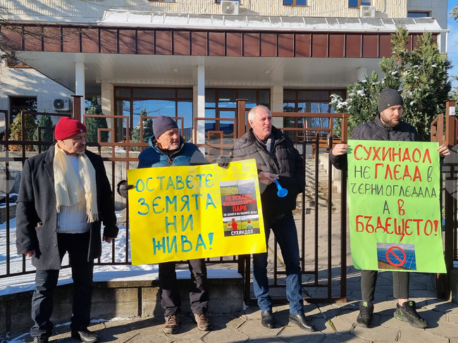 Сухиндол - фотоволтаичен парк - протест