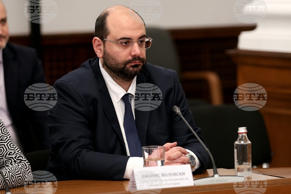 Over 100 On-duty Bank Branches across Bulgaria Exchange Leva to Euro on Saturdays