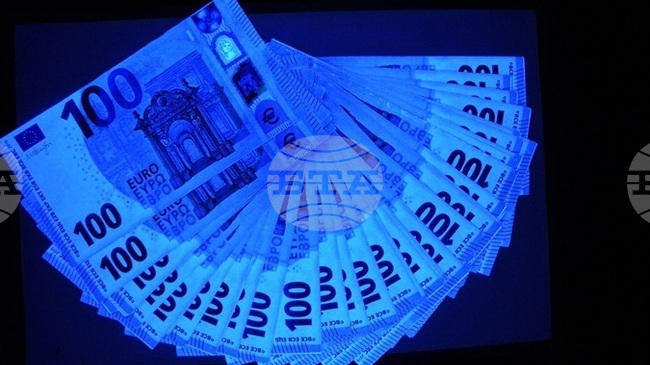 Трима души са арестувани за над 400 фалшиви банкноти на обща стойност 40 000 лева в Русенско