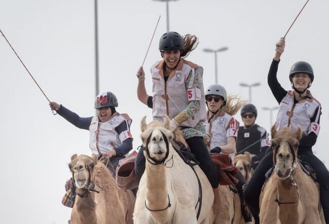 УАМ: Британката Рейчъл Стратън спечели традиционното надбягване с камили в Дубай 