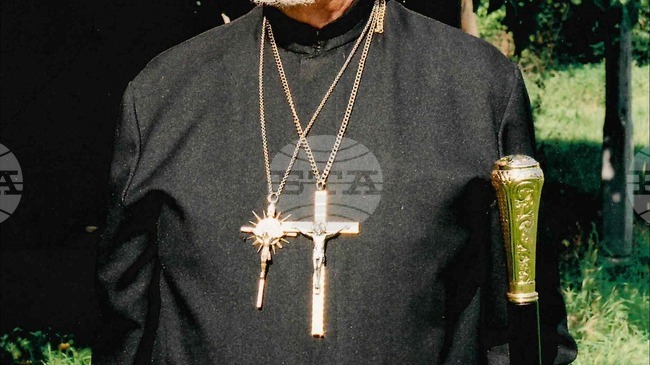 Духовникът, творец, изследовател и дарител на Държавния архив в Ловеч свещеник Василий Йонов отбелязва своята 85-а годишнина