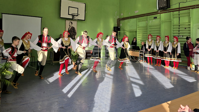 Свищовската професионална гимназия „Алеко Константинов“ чества патронния си празник днес 