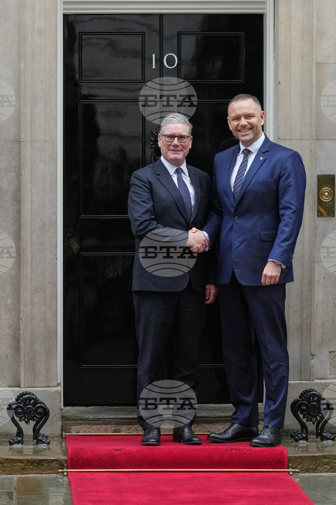 Полският президент благодари при посещение в Лондон на Киър Стармър за разположените в страната му британски войници