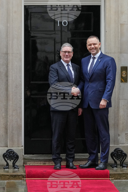 Полският президент благодари при посещение в Лондон на Киър Стармър за разположените в страната му британски войници