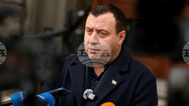 Да отпадне гласуването с хартиена бюлетина, настоя Петър Петров от „Възраждане"