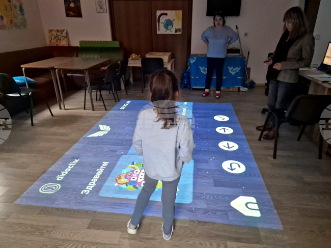  Троян - Център за подкрепа на деца и младежи с увреждания - високотехнологичен интерактивен под