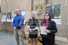 Бургас - изложба "Променените - за живота след приемната грижа" - откриване