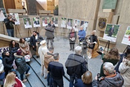 Бургас - изложба "Променените - за живота след приемната грижа" - откриване