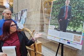 Бургас - изложба "Променените - за живота след приемната грижа" - откриване