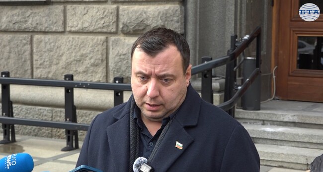 Да отпадне гласуването с хартиена бюлетина, настоя Петър Петров от „Възраждане"