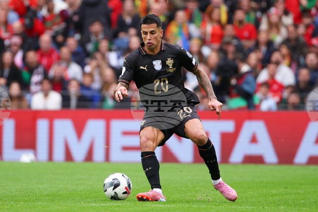 Barcelona-Cancelo Soccer
