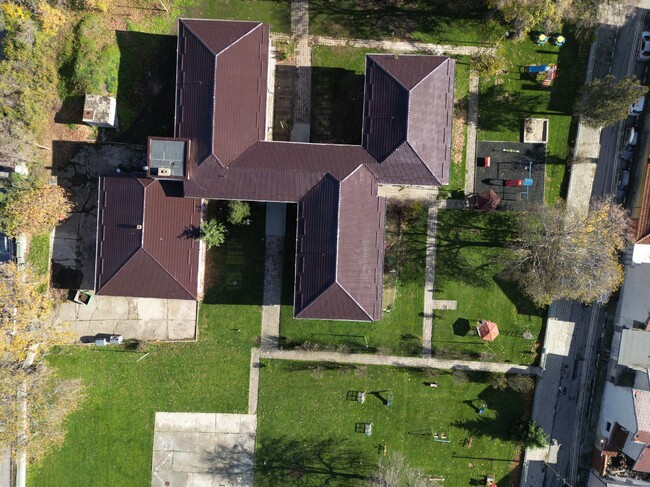 Сградата на детската градина в Гурково е с изцяло нов покрив