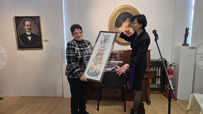 В Художествената галерия в Свищов представиха юбилеен сборник и изложба с творби от Петър Борсуков - Бор