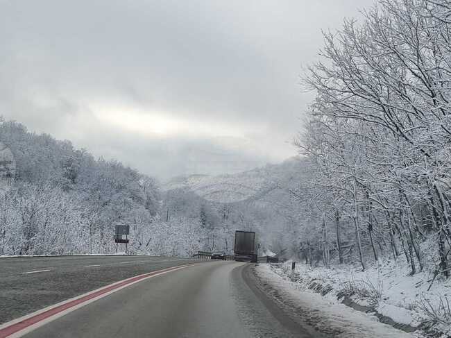 Временно е затворен за движение на автомобили главен път Русе - Свиленград, в района на разклона за Преображенски манастир