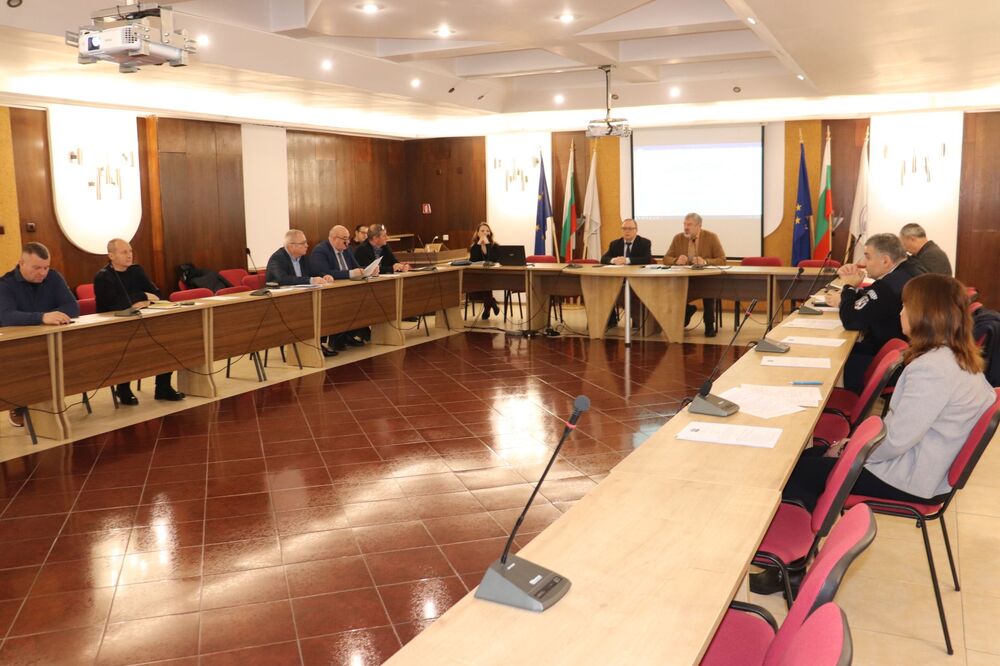 Процесът по смяна на левовете с евро върви нормално в Русенско, съобщи областният управител Драгомир Драганов